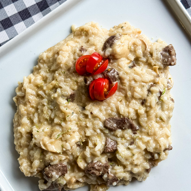 Risoto de filé mignon, gorgonzola e champignon