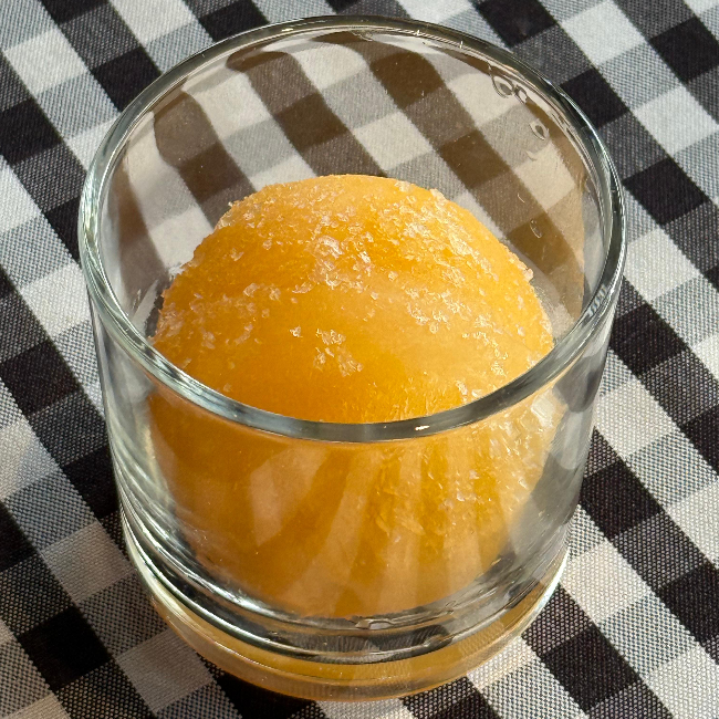 Bolinha de gelo de laranja