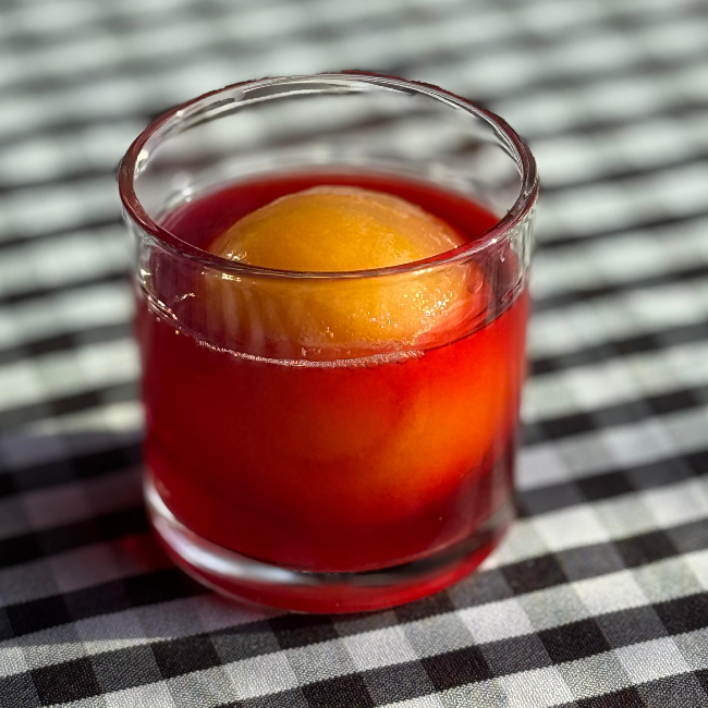 Dose Campari + bolinha de gelo de laranja